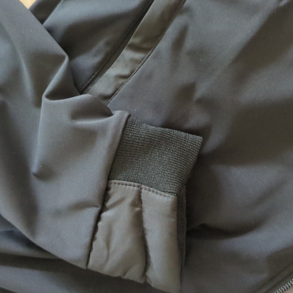 Galvin Green Liam - Windproof & Water repellent Jacket Size S in Black - Picture 8 of 12